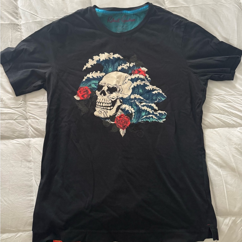 Robert Graham Black Skull and Waves Graphic T-Shirt. Never worn.Mint condition.